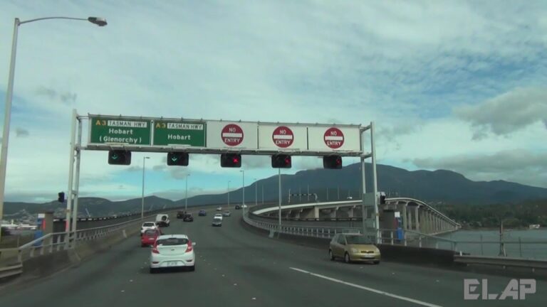 DASHCAM AUSTRALIA, Tasmania,  Hobart  –  Driving from airport to Constitution Dock
