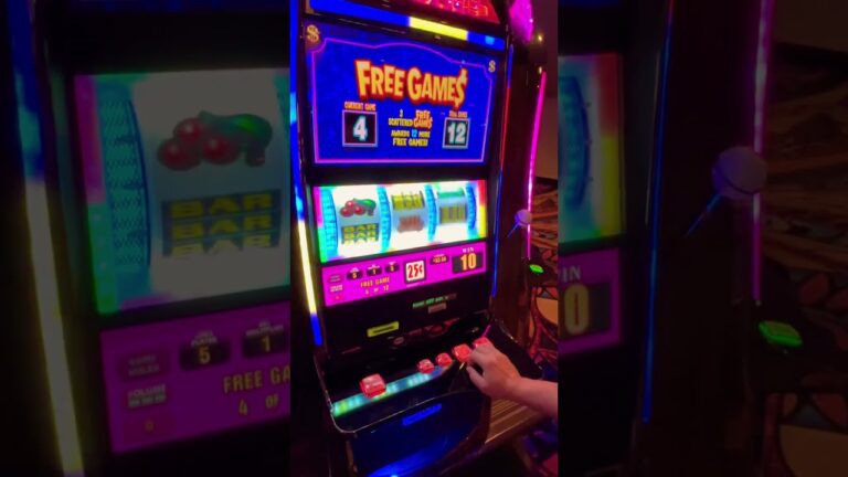 12 FREE GAME$ slot machine bonus in the Luxor Las Vegas!